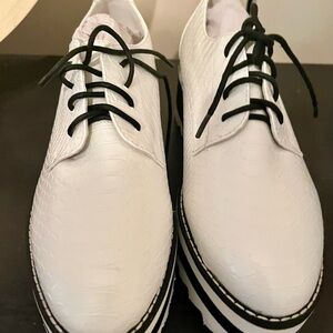 NWOT WHITE MADDEN GIRL PLATFORM OXFORDS, SIZE 9.5